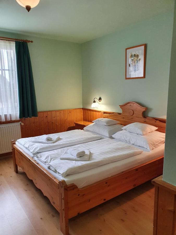 Hotel Bozi Rozi Panzió Fertőboz Exterior foto