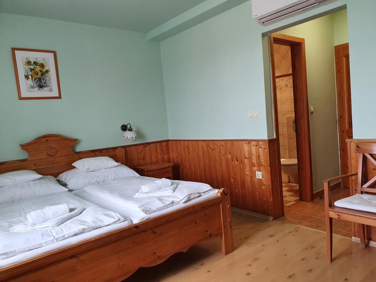 Hotel Bozi Rozi Panzió Fertőboz Habitación foto