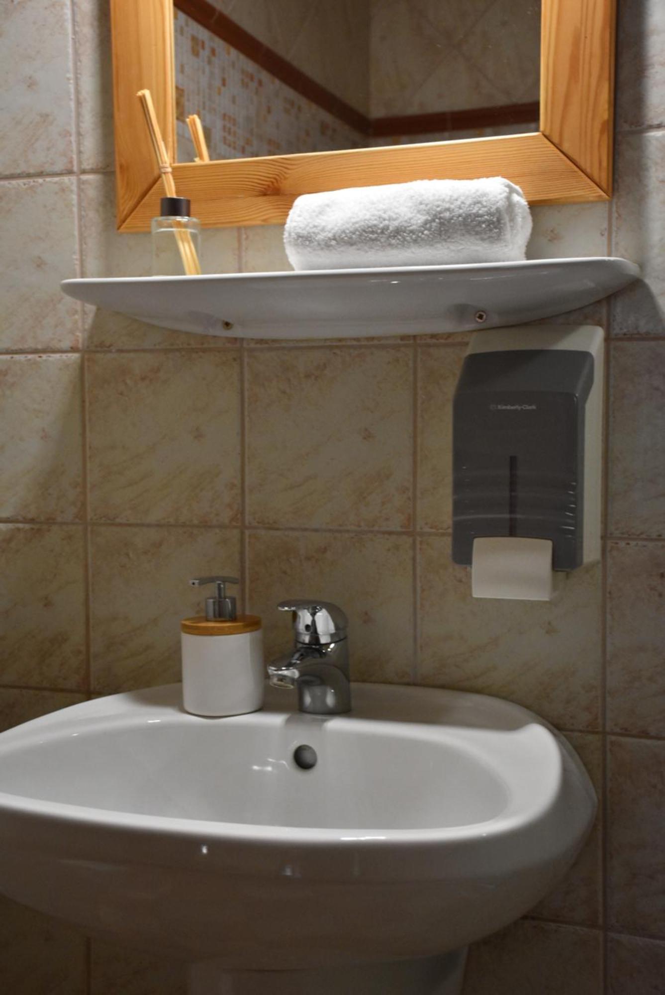 Hotel Bozi Rozi Panzió Fertőboz Habitación foto